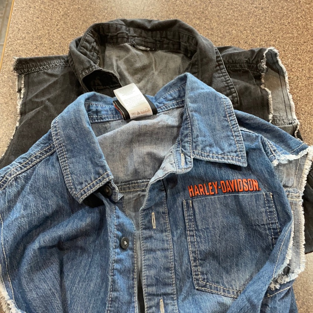 Boys sleeveless Harley Davison button down shirt.